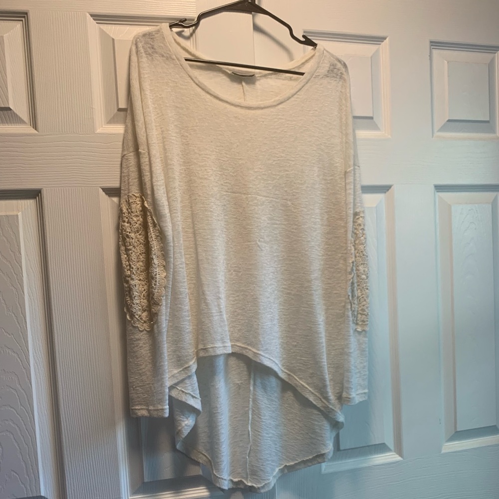 Dainty Hooligan High-Low long Sleeve Top